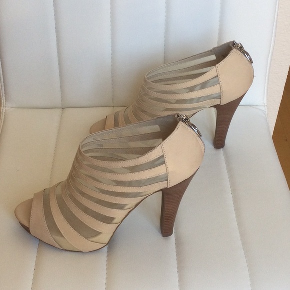 EUC Michael Kors 8.5M Bone/Silver Leather Mesh Open Toe Heels - Picture 4 of 16